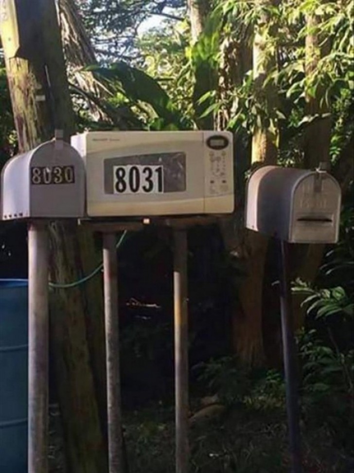 Eine Mikrowelle als Briefkasten