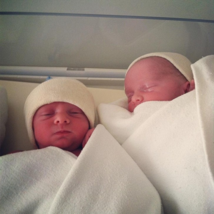 La joie de donner naissance à deux jumeaux en parfaite santé!