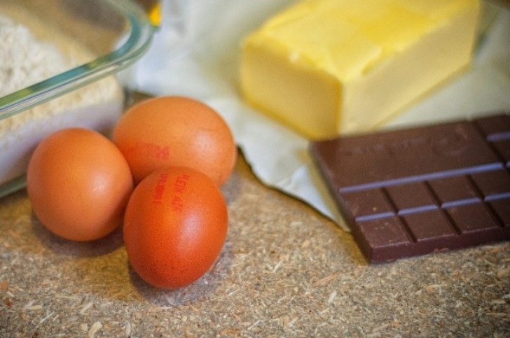 Haat je eieren? Meng ze samen met boter, chocola en bloem en doe alles in de oven: dat zul je heerlijk vinden!