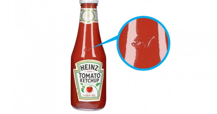 Le numéro 57 imprimé sur les bouteilles de ketchup.