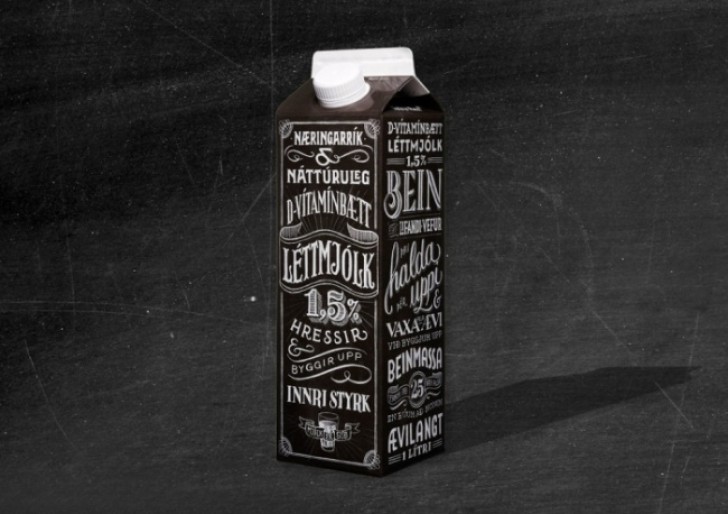 Cartone del latte in stile Jack Daniel's.