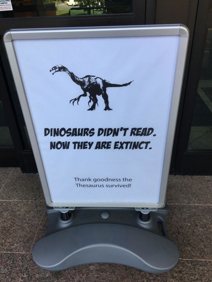 Les dinosaures se sont éteints et ne lisaient pas, mais heureusement le thésaurus a survécu!