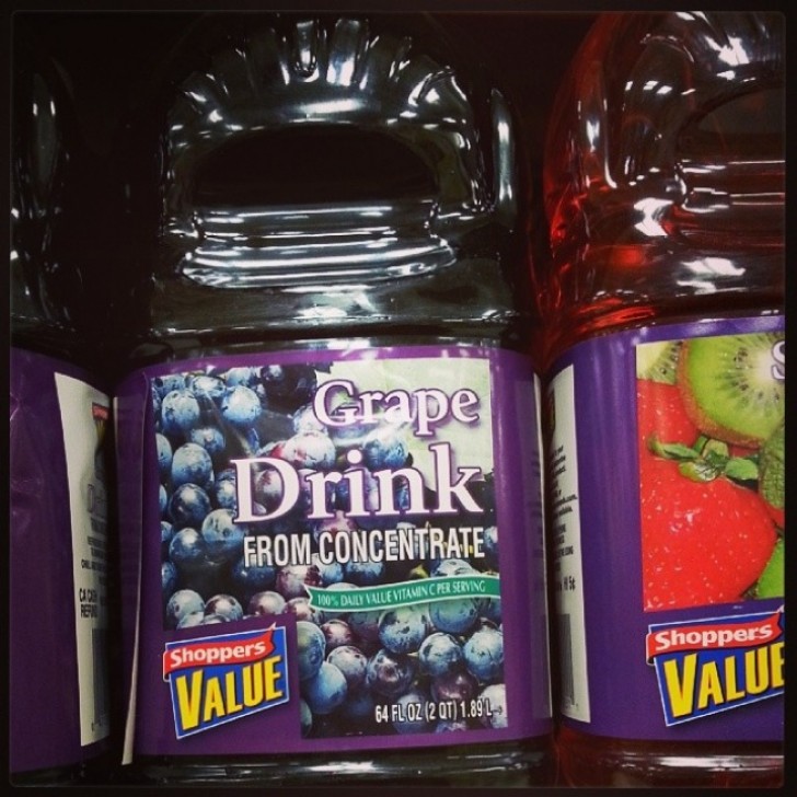 Voi credete davvero che quello qui dentro sia succo d'uva? Noi pensiamo più a un mix di acqua, zucchero e colorante alimentare...