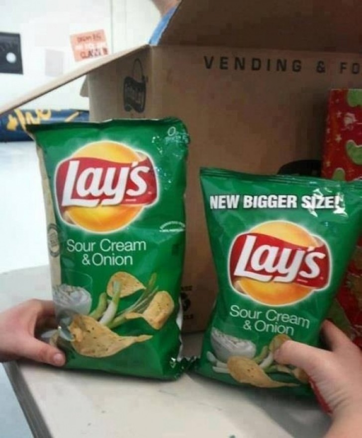 Wir wissen nicht, wie wir das kommentieren sollen. Die großen Tüten sind halb leer, die größeren Chips werden in der kleineren Tüte verkauft... wird sind verwirrt!