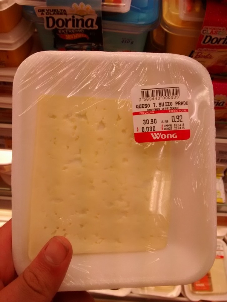 Scatola e imballaggio per vendere una singola fetta di formaggio.