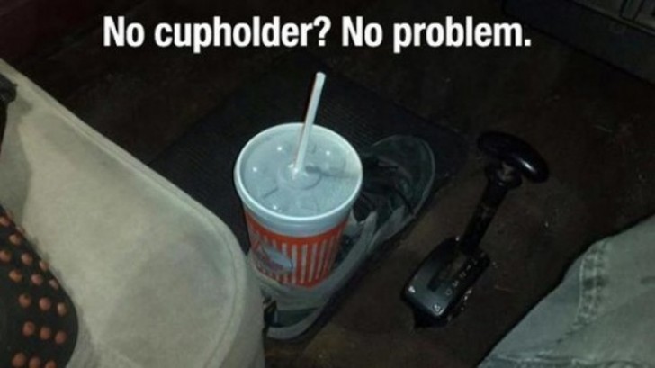 You don't have a cup holder in your car? Here the problem is solved!