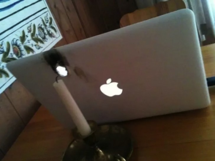 Ein fieser Schaden an einem Laptop...Autsch!