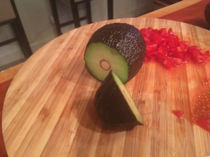 Al die tips over het snel openen van een avocado...