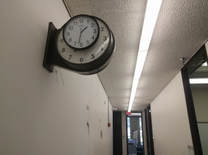 Ok! The clock has been repaired, boss!