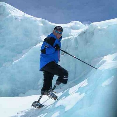 Mark Inglis: l'unico uomo con le gambe amputate ad aver raggiunto la cima dell'Everest.