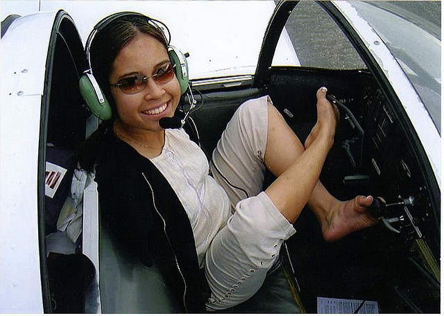 Jessica Cox, la première pilote sportive sans bras.