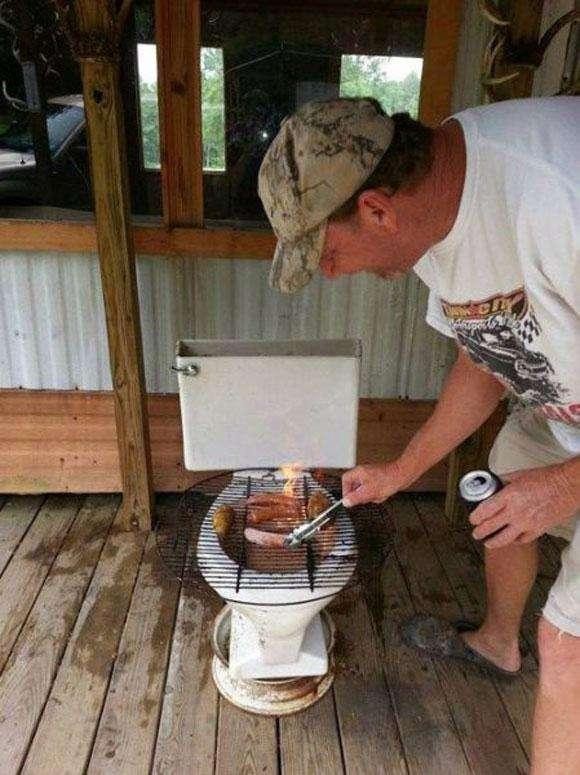 Quand vous n'avez pas de barbecue, mais seulement des cabinets à l'extérieur......