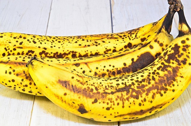 Bananen werden braun, weil sie nachts heimliche Kämpfe ausfechten.