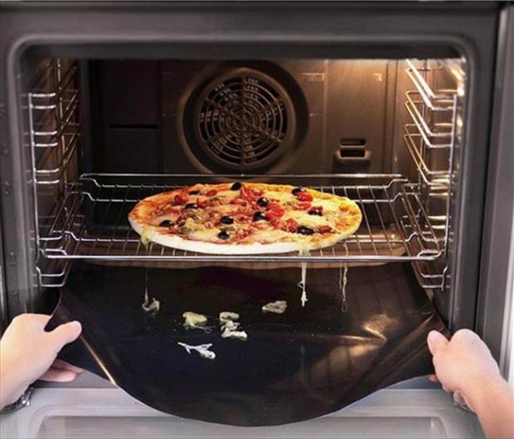Siliconen matjes om de oven schoon te houden.