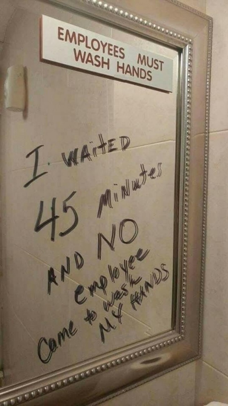 "Gli impiegati devono lavare le mani" - "Ho aspettato 45 minuti e nessun impiegato è venuto a lavarmi le mani."