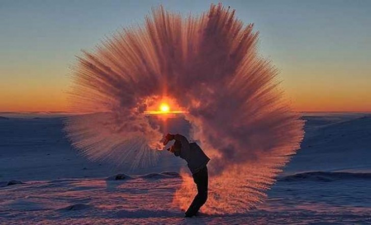 Here is what happens when you throw boiling tea into the air when the outside temperature is tens of degrees below zero!