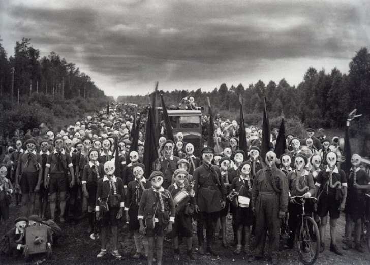 1. Fotografia di Victor Bulla del "Movimento dei Pioneri", un'associazione simile a quella scout fondata nell'URSS.