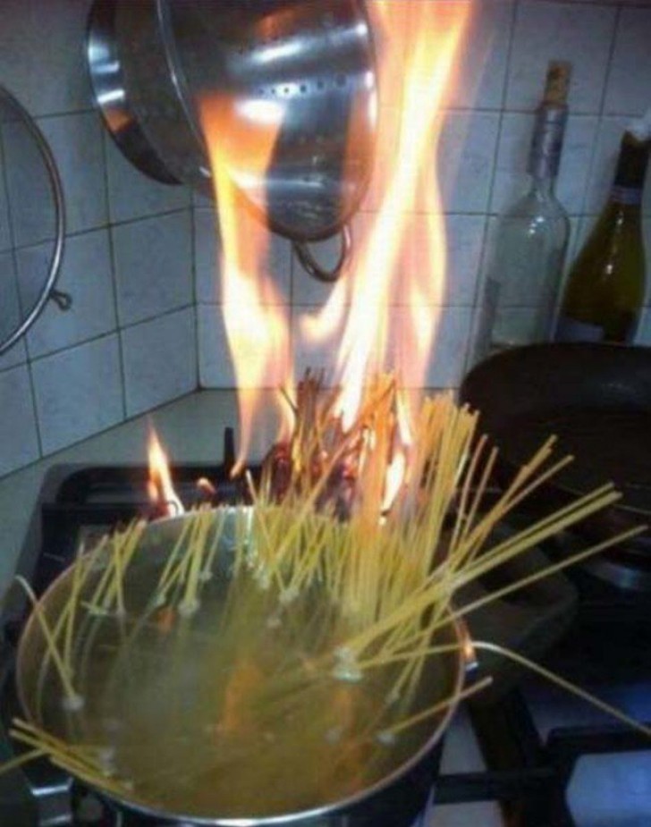 9. Et quand on pense que faire cuire des spaghettis est l'une des choses les plus simples au monde!