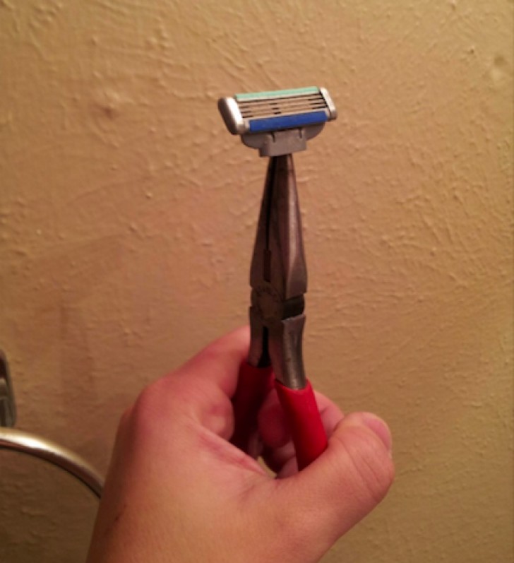 Replacements for razor blades are cheap, and the handle can also be invented!