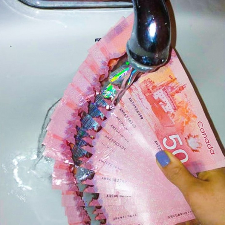 10. "Magic" banknotes are in circulation.