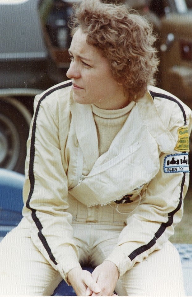 "Mijn tante was gek op Formule 1 in de jaren '70. Toen deze foto werd gemaakt had ze al 6 kinderen".