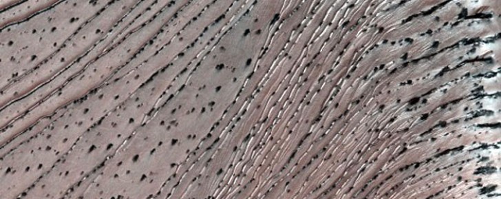 4. Les dunes du cratère Russell.