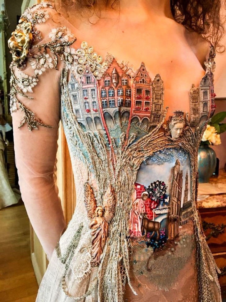 This corset tells a story!