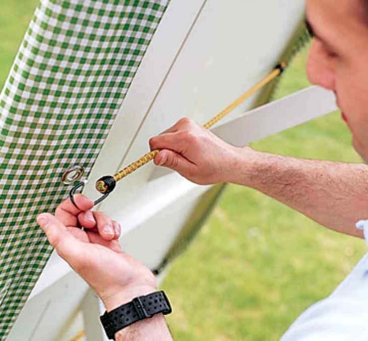 During a picnic, these elastic hooks are very useful to prevent tablecloths or covers from being blown away by the wind.