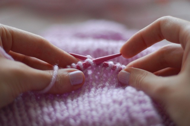Il numero di studi che dimostra l'efficacia del lavoro a maglia è davvero elevato.