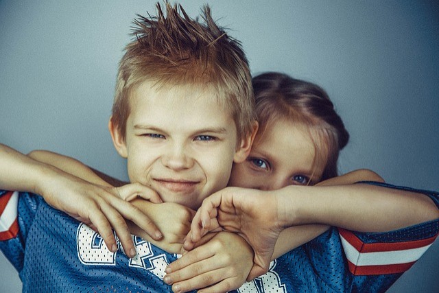 Hij maakt zich geen zorgen om zijn familie (jongere broers en zussen, bijvoorbeeld)