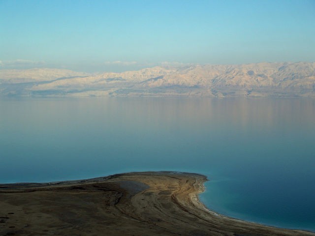 Il Mar Morto è uno dei bacini idrici più salati al mondo, precisamente 10 volte di più rispetto alle acque dell'Oceano.