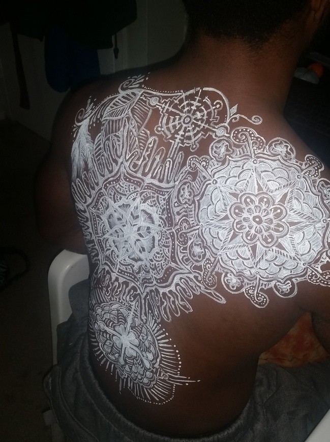 "My boyfriend allowed me to draw on his back while he was playing video games ... Wow!"