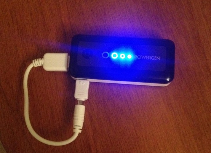 My portable smartphone charger can recharge itself!
