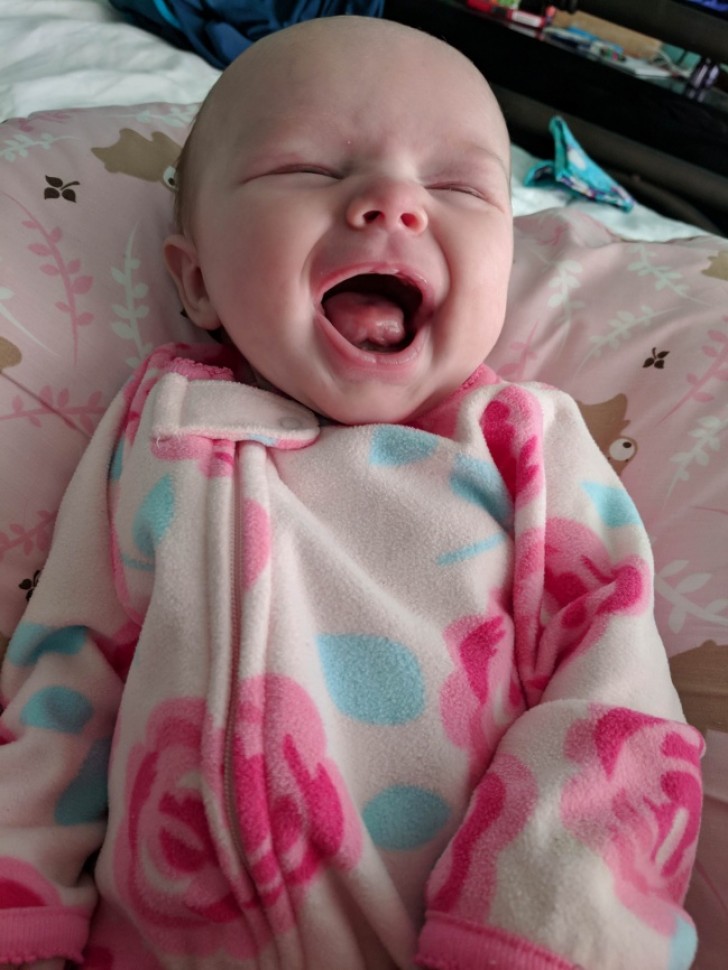When your baby has slept through the night and greets you with a "Good morning" like this ... How can you resist such a cute smile?
