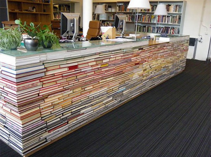 A desk counter created with hundreds of books ... Magnificent!