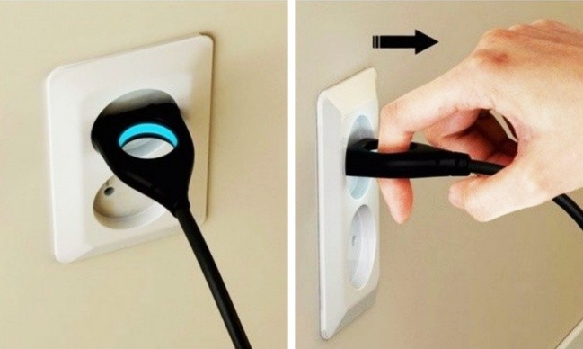 A socket with an easy unplug system.