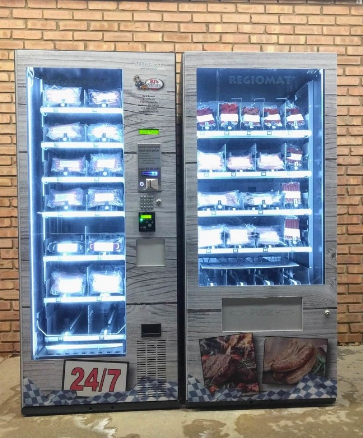 Una carniceria ha instalado distribuidores automaticos para comprar carne inclusive luego del cierre.