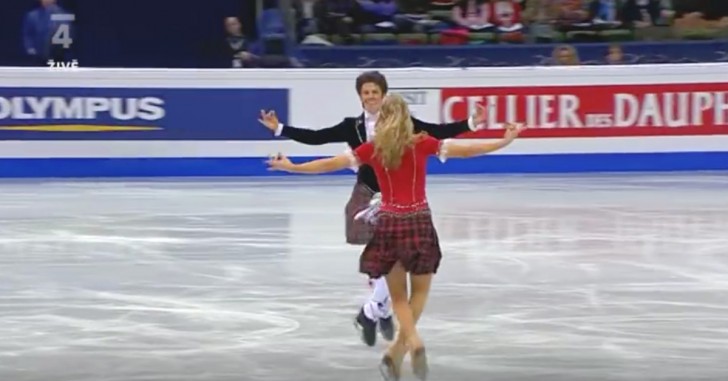 Det är World Figure Skating Championships 2008: Den skotska duon ställer sig i mitten av skridskobanan.