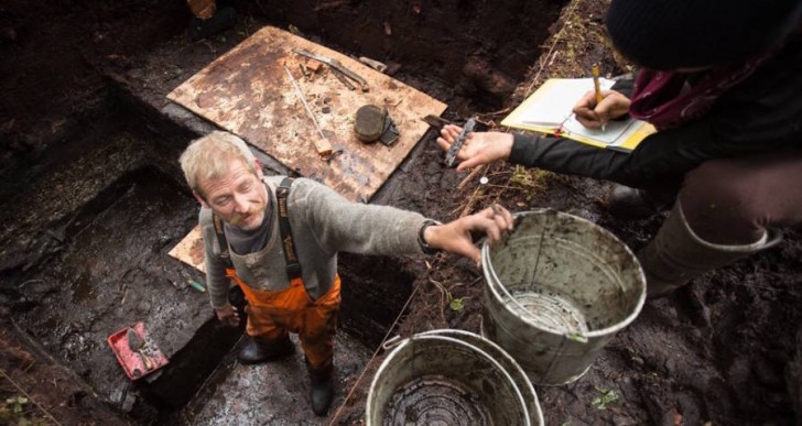 Door de koolsplinters te analyseren met het systeem van carbondatering is het team erin geslaagd om vast te stellen dat het om een veertienduizend jaar oude nederzetting gaat.