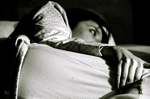 2. Le donne sperimentano difficoltà nell'addormentarsi, di più rispetto agli uomini.