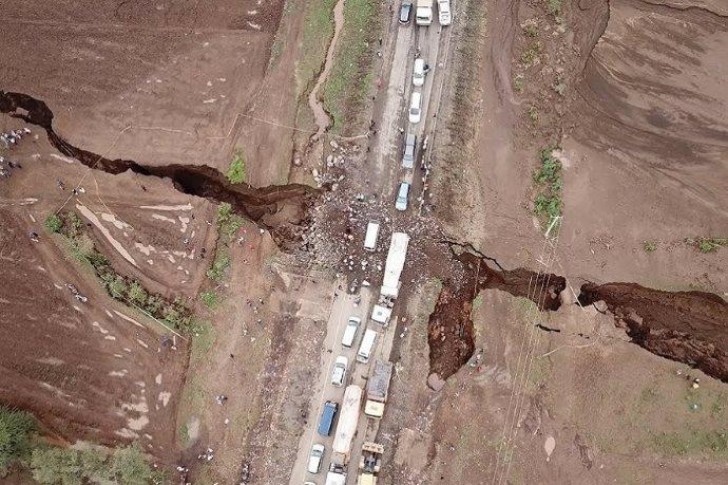 Kenya, la terra si apre in due: le impressionanti immagini della frattura che finirà per creare un nuovo continente - 1