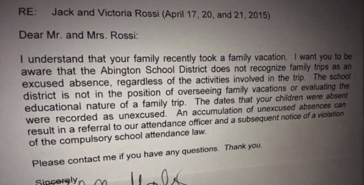 Dans sa lettre, la directrice rappelle à la famille que les vacances organisées par les parents ne sont pas une raison valable pour s'absenter de l'école.