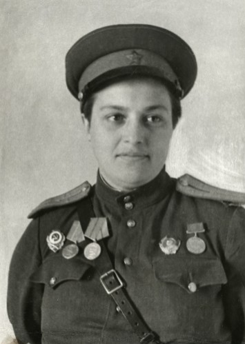 Lyudmila Pavlichenko hat in den Truppen gekämpft als es Frauen noch nicht erlaubt war, eine militärische Karriere zu starten