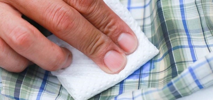 6. Rimuovere le macchie di inchiostro dai vestiti