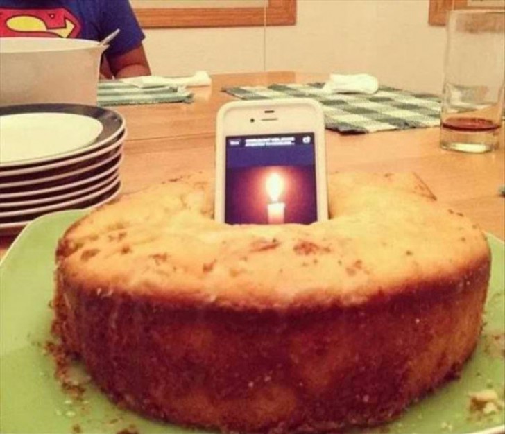 Quantas vezes a gente não esqueceu da velinha para o bolo de aniversário?
