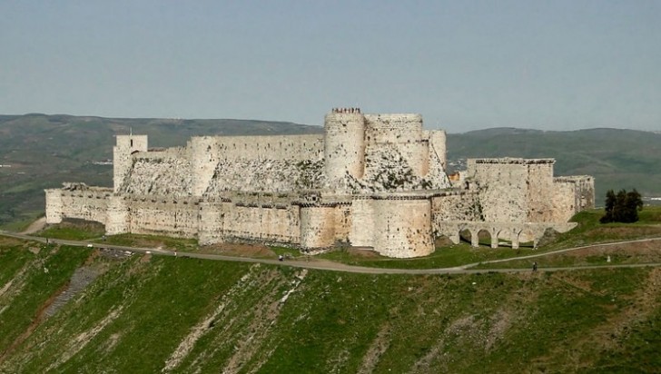 13. Das Krak des Chevaliers ist die wichtigste und bekannteste militärische Burg des Maltheserordens. Seit 2006 ist es UNESCO Weltkulturerbe.
