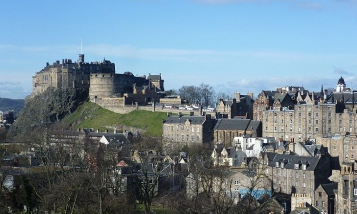 17. Castello di Edimburgo: un sito che è anche il simbolo della città scozzese, il suo edificio più antico giunto integro fino ai tempi odierni.