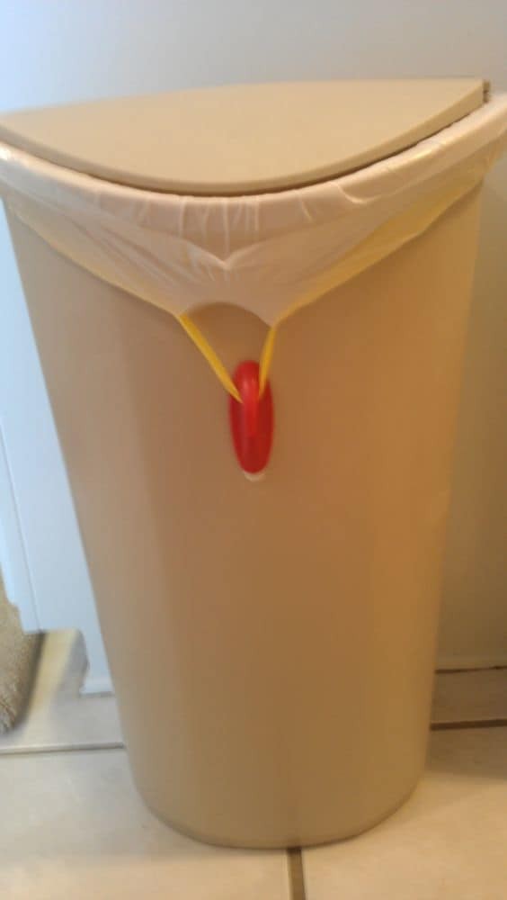 By attaching self-adhesive hooks on the sides of a garbage can you prevent the waste bag from sliding inside.
