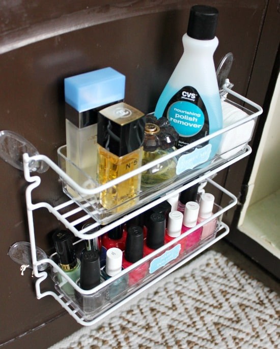 A storage rack like this can be fixed inside the door of a cabinet, to keep the products you usually use organized.