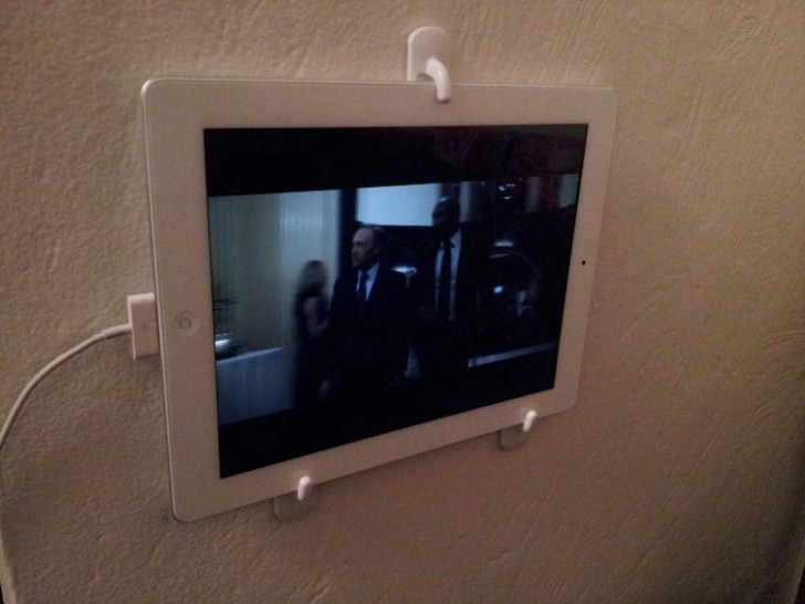 The cheapest way to watch movies on your tablet in comfort!